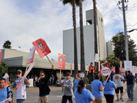Dream Inn Workers Keep Pressure on Management During Contract Negotiations