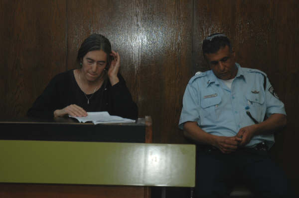 kate_in_courtroom_1-16-05_closeup.jpgphy8t8.jpg
