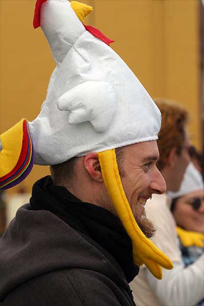 chickenhat_1.jpg 