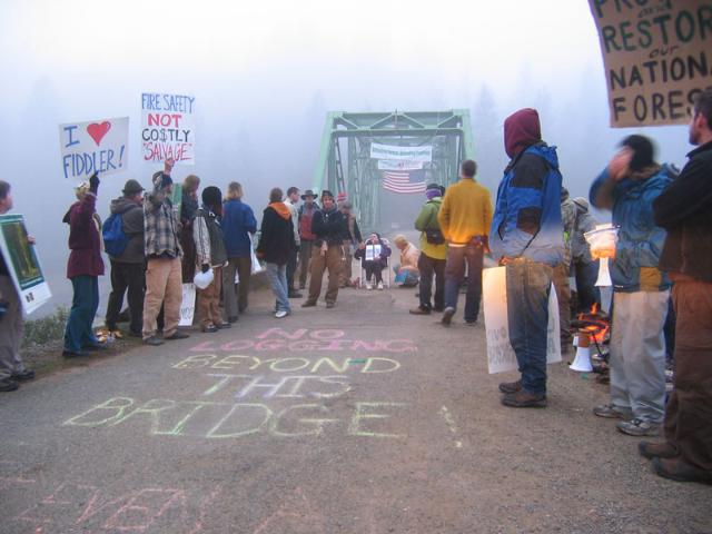 standoff_on_green_bridge.jpg 