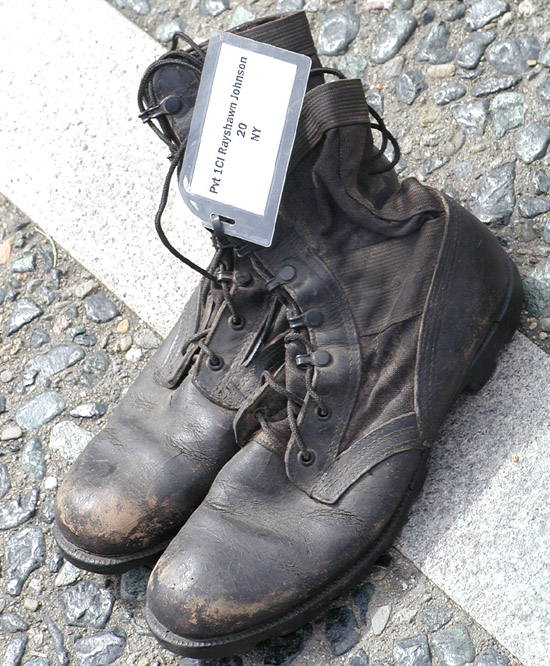 6_boots_on_siewalk.jpg 