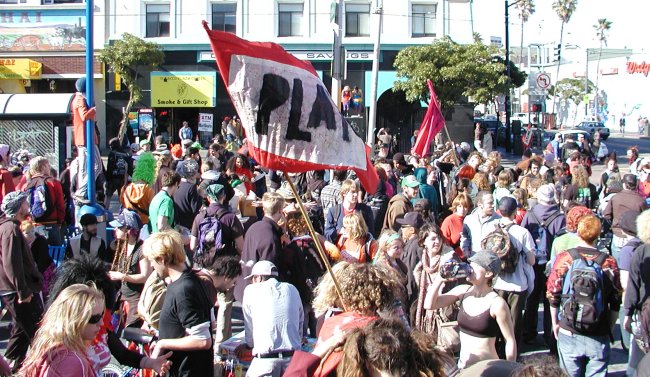 17_crowd_at_16thst_bart.jpg 