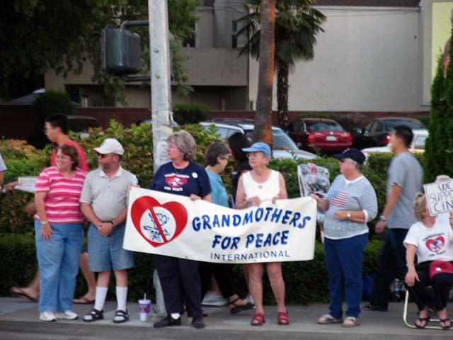 grandmas-for-peace.jpg 