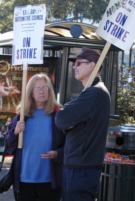 5_picketers2.jpg 