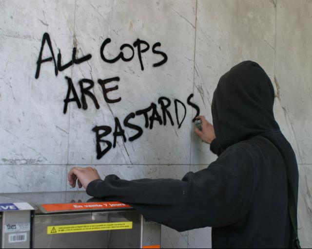 cops.jpgsgpns0.jpg 