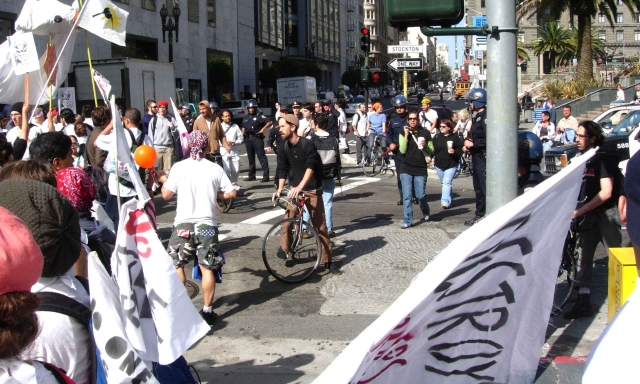 cops_block_union_square.jpg 