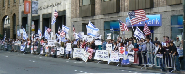 640_10_pro_israel_crowd_0.jpg 