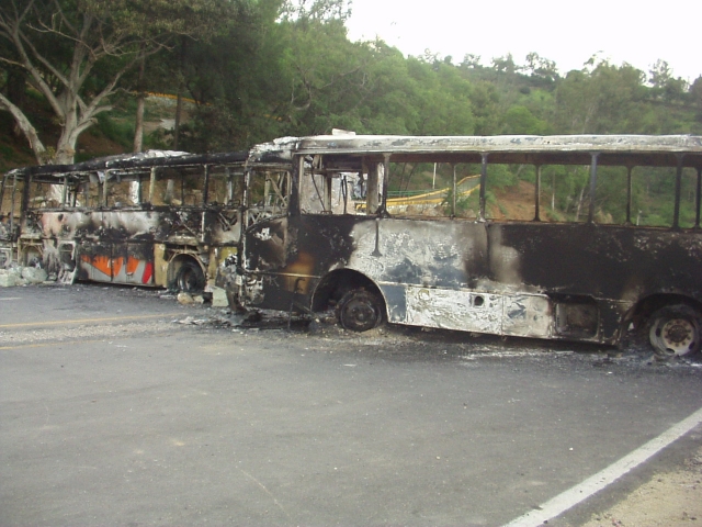 640_2006-08-21-10burnedbuses.jpg 