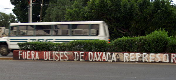 oaxaca-represor_6-26-06.jpg 