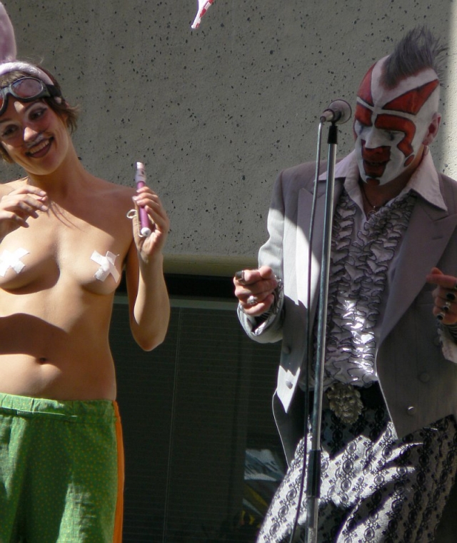 640_9_crazy_clowns.jpg