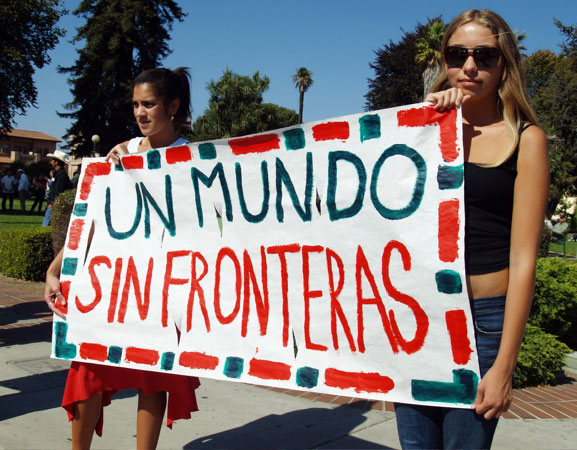 sin-fronteras_9-24-06.jpg 