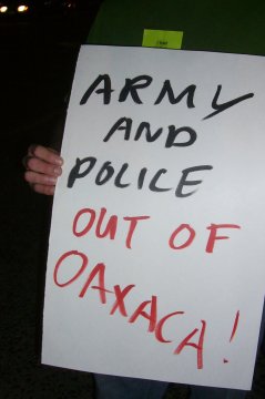 03armyandpoliceoutofoaxaca.jpg 