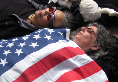 montgomery-diein03-sm.jpg 