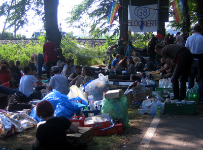 gate2-blockade02-sm.jpg 