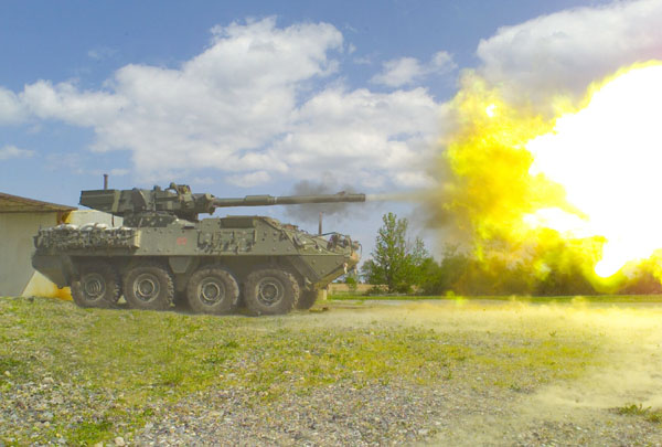 stryker_main_gun_firing_generral_dynamics.jpg
