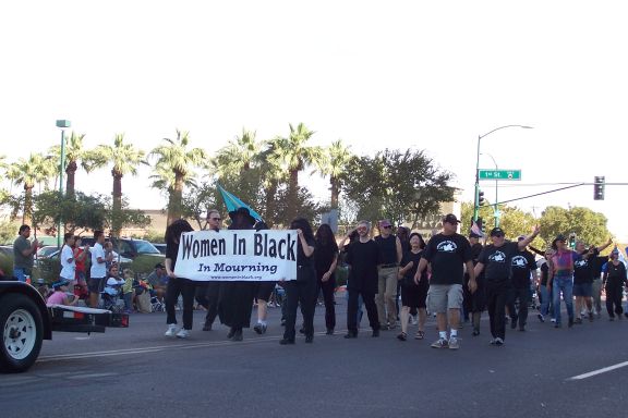 veterans_day_march_phx-anti_war_marchers_11-12-07_peace_group_8.jpg 