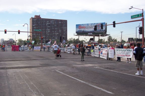 veterans_day_march_phx-anti_war_marchers_11-12-07_protesters_4.jpg 