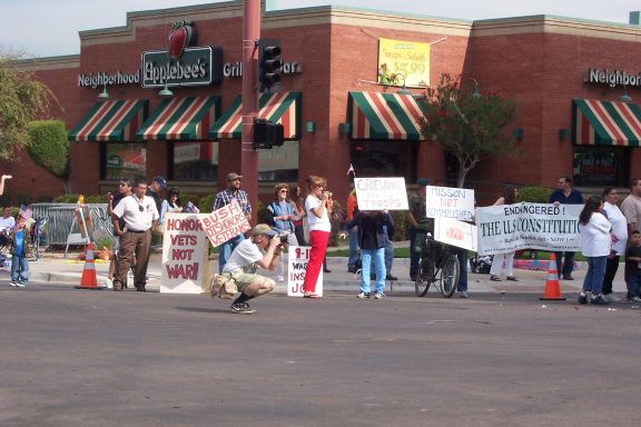 veterans_day_march_phx-anti_war_marchers_11-12-07_protesters_6.jpg 