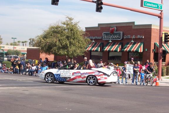 veterans_day_march_phx-anti_war_marchers_11-12-07_sheriff_joe_car.jpg 