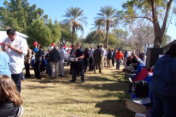 disability_day-state_capitol-phx_az_2-6-08_food_line_2.jpg 