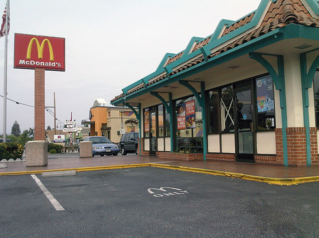 mcdonalds-window-broken_5-2-08.jpg.jpg 