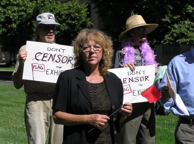 640_john_debra_w_flag_jerry.jpg original image ( 2288x1712)