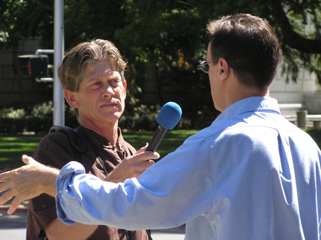 640_shawn_kpfa_interviewing_cres.jpg original image ( 2288x1712)