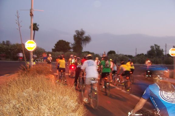 ride_of_silence_bicyclists_tempe_5-21-08_leaving_1.jpg 