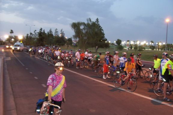 ride_of_silence_bicyclists_tempe_5-21-08_rest_4.jpg 