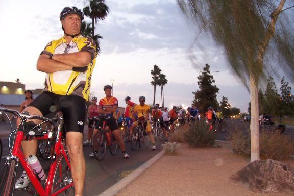 ride_of_silence_bicyclists_tempe_5-21-08_rest_6.jpg 