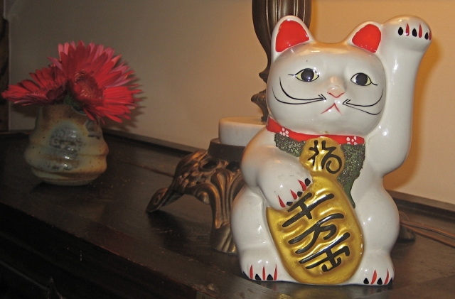 640_maneki-nekonvase.jpg original image ( 1748x1151)
