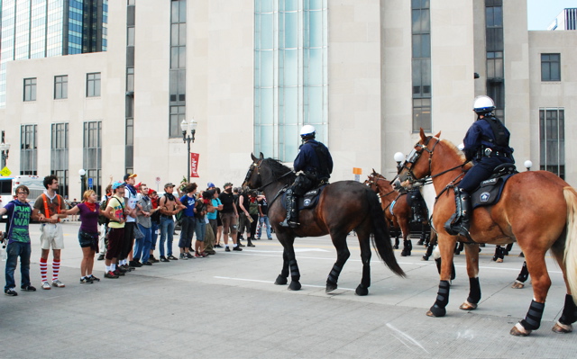 rnc_090108_humanchain.jpg 