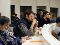 200_more_people_looking_on.jpg original image ( 604x453)