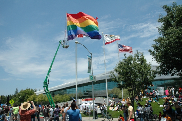 640_rainbow_flag_over_fresno.jpg 