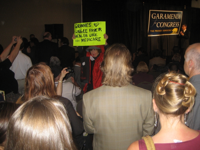 640_clintongsforwardsign.jpg