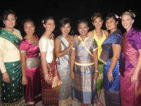 200_ladies2.jpg original image ( 604x386)
