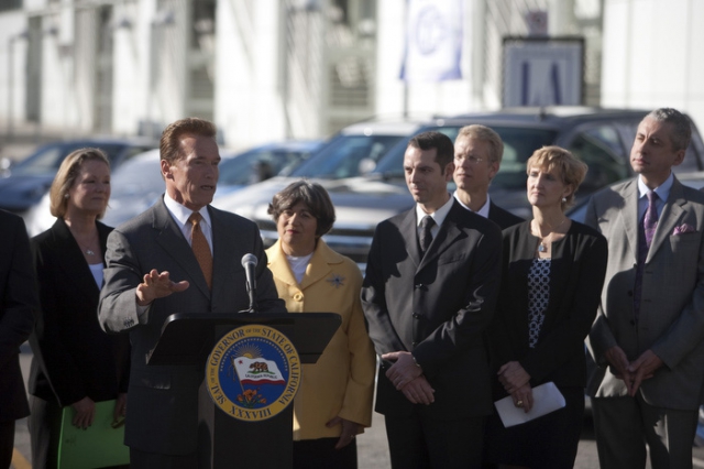 640_greenwashing_at_la_auto_show.jpg original image ( 700x467)