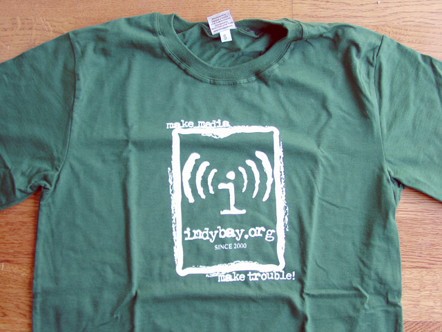 indybay_tshirt2010_green-uni.jpg 