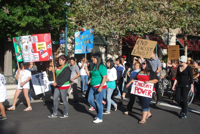 640_sb1070_protest_on_pacific_ave.jpg 