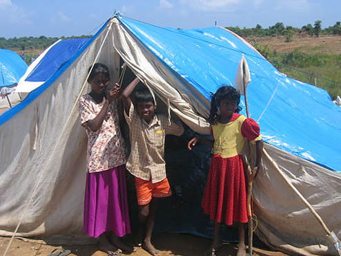 erd_sri_lanka_tsunami_batticaloa_idp_camp.jpg 