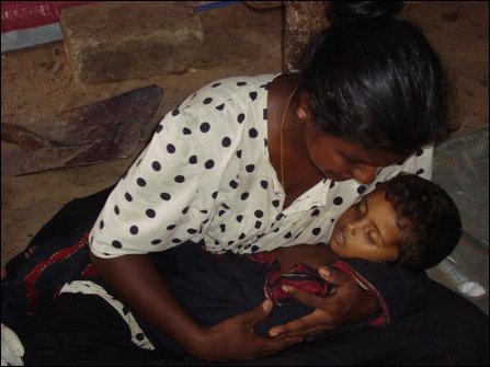 2-year-old_girl_sivagnanamoorthy_prasitha_died_after_diarhoea_at_the_makeshift_hospital.jpg 