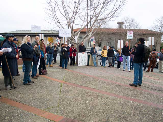 wikileaks-rally-santa-cruz_1-8-11.jpg 