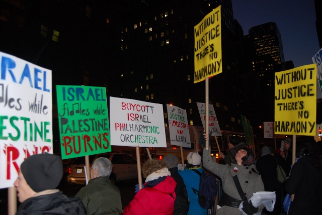 640_ipo_protest_in_nyc_feb_22_2011.jpg 