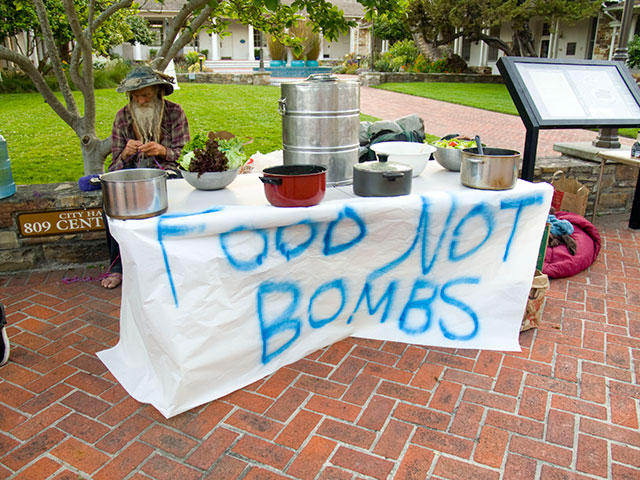 food-not-bombs-santa-cruz_6-30-11.jpg 
