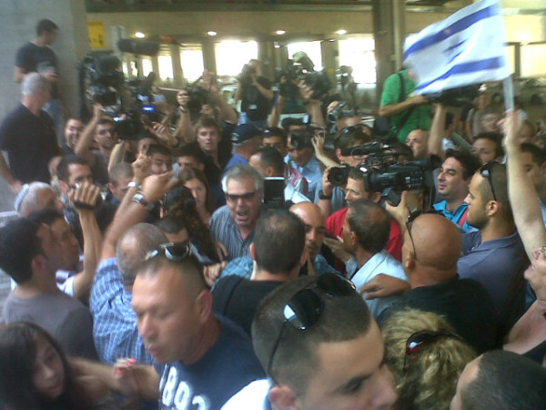 telaviv-airportprotest.jpg 