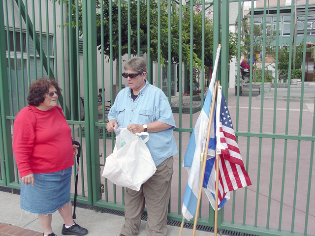 meca-gazachildren-opening_092411-55.jpg 