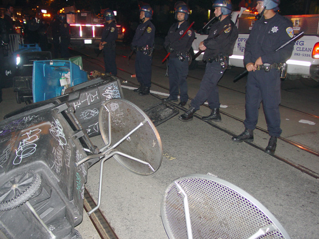 occupysf_policeraid_100611020919.jpg 