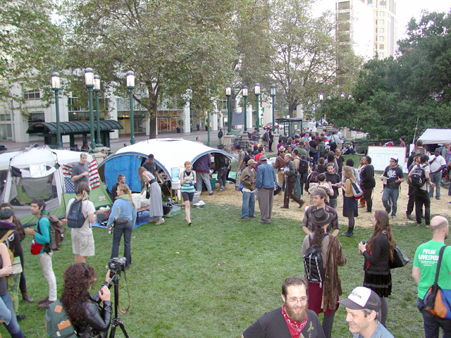 occupyoakland_day002-03_101111182539.jpg 