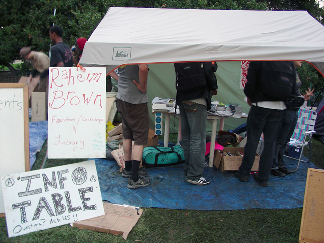 occupyoakland_day002-05_101111183844.jpg 