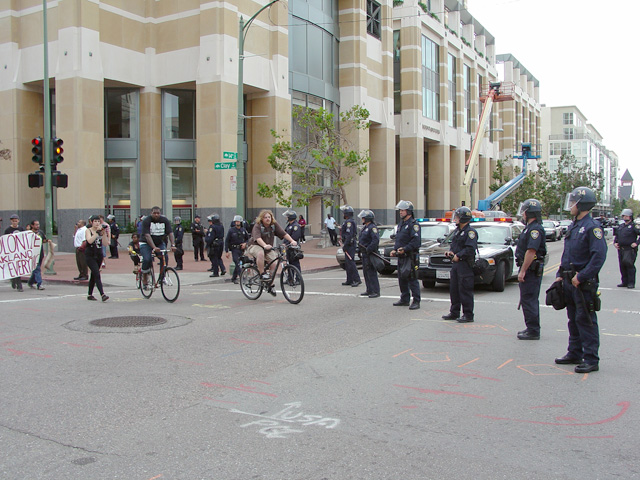 occupyoakland_day005_101411170436.jpg 